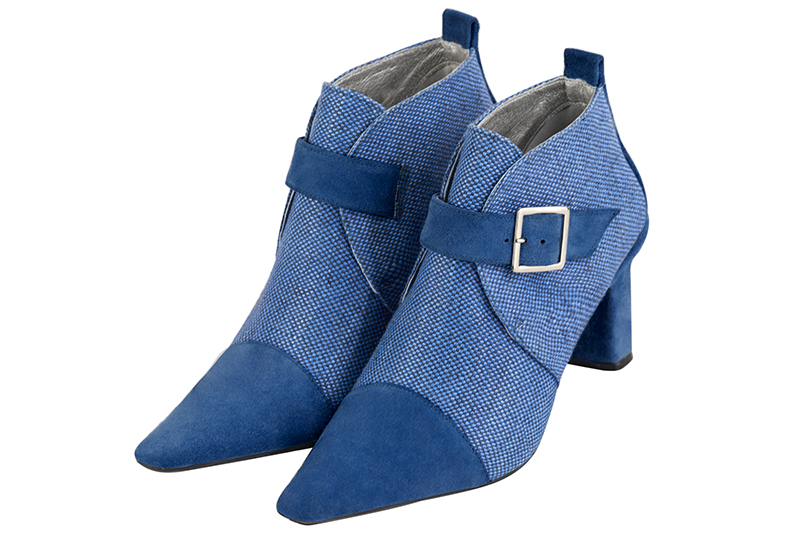 Women's electric blue elegant ankle boots, with buckles at the front. Tapered toe. High kitten heels - Front view